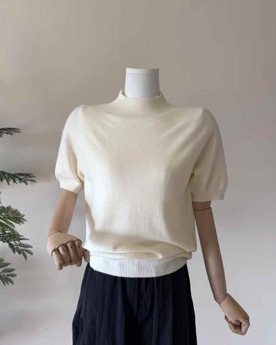 캐주얼한 미니멀한 니트 반팔