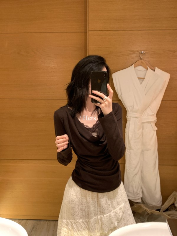 66851#레이스 패치 드레이프 넥