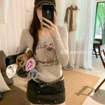 브이넥 고양이 프린트 상의