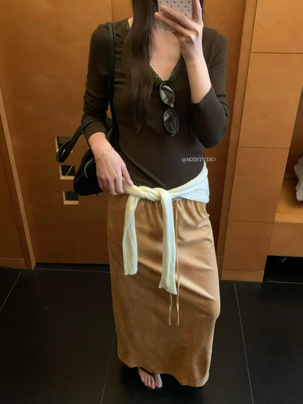 V넥 레이스 장식 긴팔 티셔츠