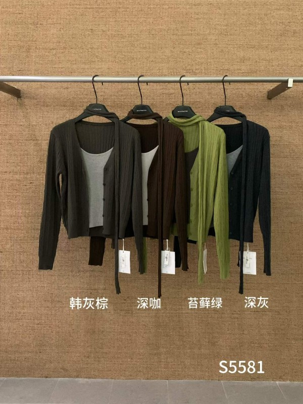 브이넥 배색 가디건+머플러 니트
