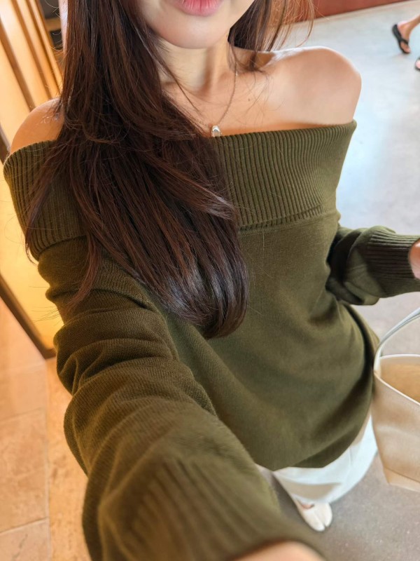 일자 칼라 니트